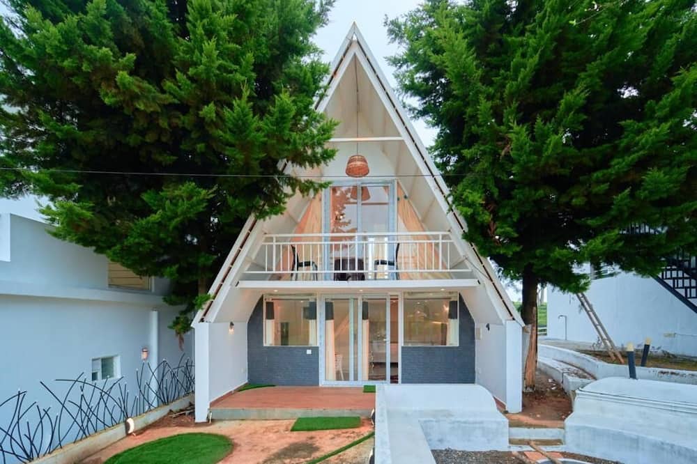 Cucuu Nest Conoor by VOYE HOMES