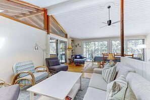 TV, offices - Drummer Cove Retreat | House in Wellfleet (Wellfleet)