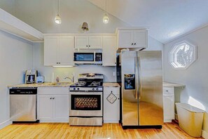 Fridge, microwave, oven, stovetop - Duplex bungalows with fast WiFi, enclosed yard, & walkable locale, dog-friendly (West Yarmouth)