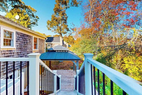 Classic Coastal Retreat W/ Free WiFi, Beach Access Nearby, Sunroom & Back Patio