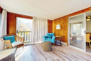 TV, offices - Classic Coastal Retreat W/ Free WiFi, Beach Access Nearby, Sunroom & Back Patio (West Yarmouth)