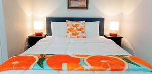 Tabla de planchar con plancha, wifi y ropa de cama 