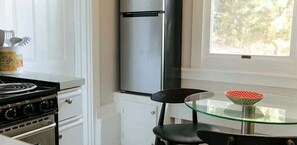 Microonde, forno, piano cottura, macchina per tè/caffè