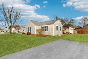 Exterior - Coastal Cape house close to the beach with full kitchen, yard, patio, W/D & AC (West Yarmouth)