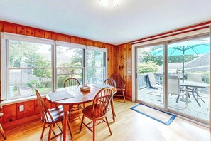 Dining - Private house close to beach with grill, AC, yard, and deck (Yarmouth)