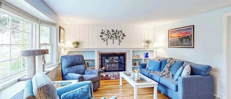 TV, fireplace, offices