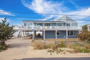 Exterior - Lovely home with private pool, hot tub, foosball, air hockey & easy beach access (Virginia Beach)