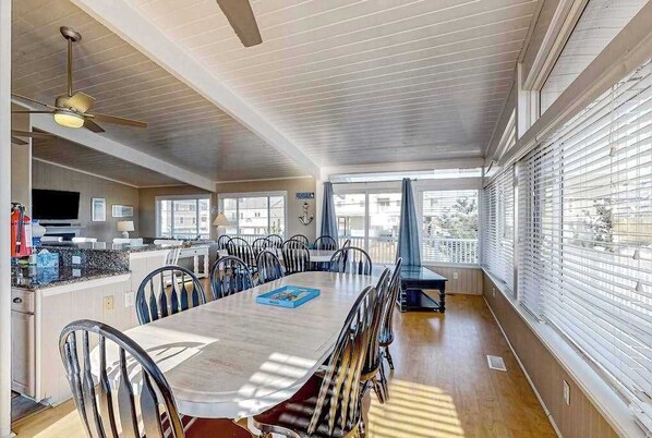 Dining - Lovely home with private pool, hot tub, foosball, air hockey & easy beach access (Virginia Beach)