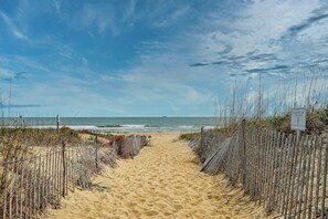 Beach nearby - Ocean view, steps to beach w/ Free Wifi, private pool/hot tub & cabana - dogs OK (Virginia Beach)