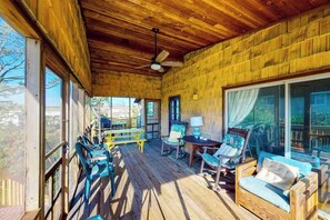 Outdoor dining - Remodeled, ocean view home with rooftop deck & fast WiFi - dog-friendly (Virginia Beach)