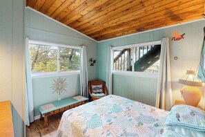 WiFi, bed sheets - Remodeled, ocean view home with rooftop deck & fast WiFi - dog-friendly (Virginia Beach)