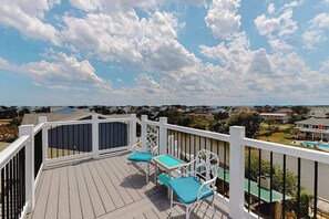 Property grounds - Renovated canal home with private pool, dock, roof deck, ocean/bay view, wet bar (Virginia Beach)