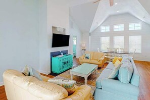Fernseher, Tischfußball, Arbeitsbereiche