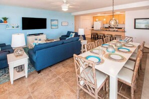TV, offices - Bayside corner condo with W/D, incredible views, outdoor pool & gym (Virginia Beach)