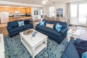 TV, offices - Bayside corner condo with W/D, incredible views, outdoor pool & gym (Virginia Beach)