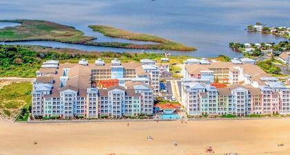Bayside corner condo with W/D, incredible views, outdoor pool & gym