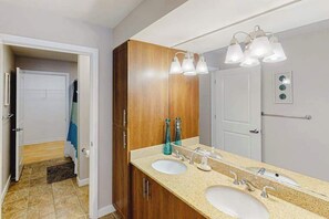 Shower, towels - Ocean-view condo with balcony, W/D, 3 pools, fitness center & AC (Virginia Beach)