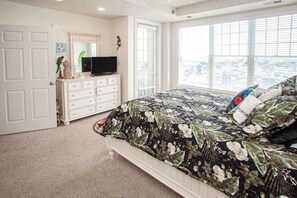 WiFi, bed sheets - Ocean view condo with balcony, WiFi, on-site pool/gym & easy beach access (Virginia Beach)