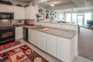 Fridge, microwave, oven, stovetop - Ocean view condo with balcony, WiFi, on-site pool/gym & easy beach access (Virginia Beach)