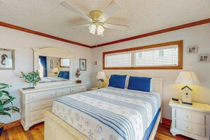 Iron/ironing board, Internet, bed sheets - Spacious oceanfront house w/beach access, decks, grill & free WIFI (Virginia Beach)