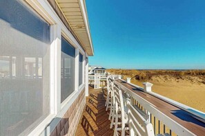 Property grounds - Spacious oceanfront house w/beach access, decks, grill & free WIFI (Virginia Beach)