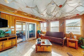 TV, DVD player, offices - Spacious oceanfront house w/beach access, decks, grill & free WIFI (Virginia Beach)