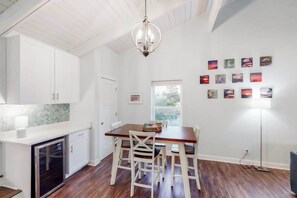 Dining - Waterfront home on a bay canal with private pool, foosball, Ping-Pong, fast WiFi (Virginia Beach)