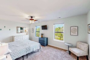 WiFi, bed sheets - Waterfront home on a bay canal with private pool, foosball, Ping-Pong, fast WiFi (Virginia Beach)