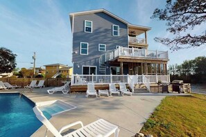 Pool - Waterfront home on a bay canal with private pool, foosball, Ping-Pong, fast WiFi (Virginia Beach)