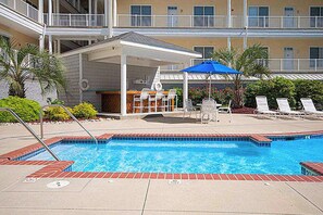 Pool - Second-floor, ocean view condo with balcony, foosball, WiFi & on-site pool/gym (Virginia Beach)