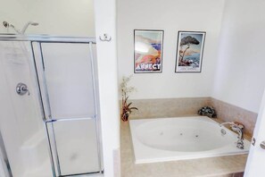 Shower, towels - Second-floor, ocean view condo with balcony, foosball, WiFi & on-site pool/gym (Virginia Beach)