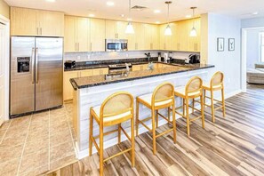 Fridge, microwave, oven, stovetop - Bay-view condo w/Free Wifi,  pools, outdoor shower, gym, lanai & beach access (Virginia Beach)