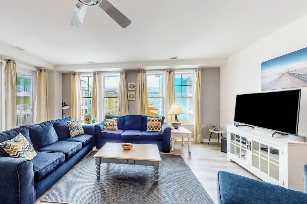 Beach Condo With Pool Views, Balcony, Outdoor Pool & Gym - False Cape State Park, Virginia Beach