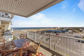 Outdoor dining - Ocean View Condo in an Oceanfront Property with Balcony, WiFi & Shared Pool/Gym (Virginia Beach)