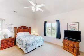 WiFi, bed sheets - Tranquil home steps from the water w/private pool, WiFi, private washer/dryer (Virginia Beach)