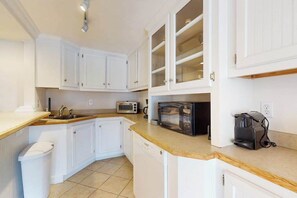 Fridge, microwave, oven, stovetop - 8 BDR & 7.5 BA Luxury Beach House w/private pool & hot tub (Virginia Beach)