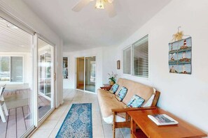 TV, offices - 8 BDR & 7.5 BA Luxury Beach House w/private pool & hot tub (Virginia Beach)