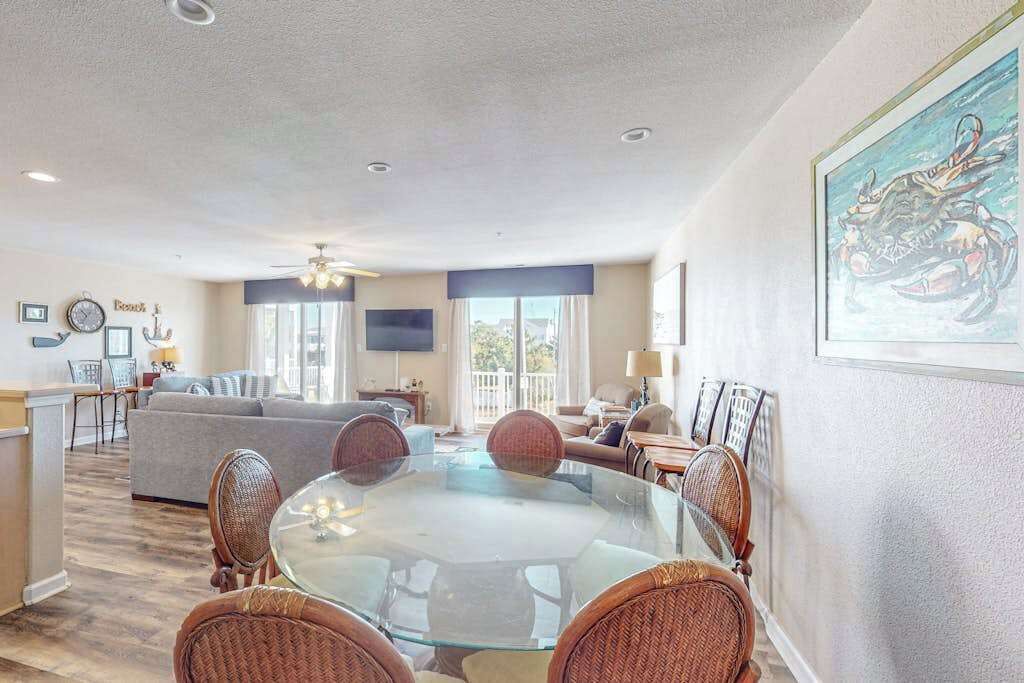 Sunny Condo W/shared Outdoor Pool, Central A/c, Private W/d - Near The Ocean - Virginia Beach