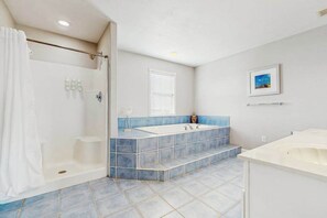Shower, towels - Dog-friendly home with pool, hot tub, lazy river, splash pad, & game room (Virginia Beach)
