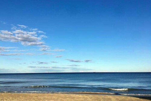 Ocean-view home that is within a 2 minute walk to the beach w/rooftop deck