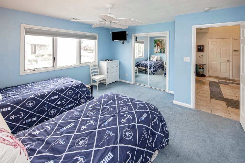 Iron/ironing board, travel cot, WiFi, bed sheets