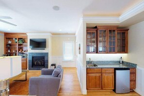 Interior - Oceanfront home w/elevator, private outdoor pool & hot tub - wedding-friendly (Virginia Beach)