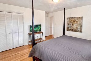 Iron/ironing board, WiFi, bed sheets - Sweet Home Near Croatan Beach & Boardwalk with Deck, WiFi, Bikes - 2 Dogs OK (Virginia Beach)