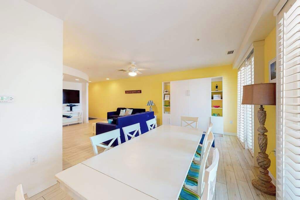Inviting Condo Steps From The Beach With Balcony & Resort Pools - Virginia Beach, VA