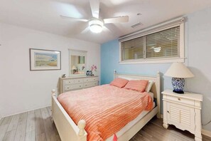 WiFi, bed sheets - Inviting condo steps from the beach with balcony & resort pools (Virginia Beach)