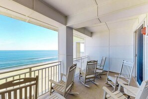 Property grounds - Oceanfront, 2-story penthouse with 3 balconies, 3 pools & 2 gyms (Virginia Beach)
