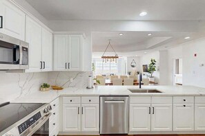 Fridge, microwave, oven, stovetop - Oceanfront condo with gorgeous views, fast WiFi, washer/dryer, on-site pool/gym (Virginia Beach)