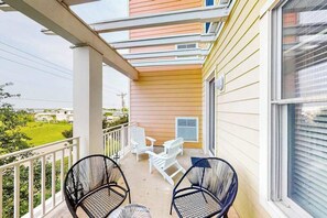 Property grounds - Awesome home overlooking Back Bay with pool, washer/dryer & central AC (Virginia Beach)