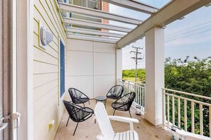 Property grounds - Awesome home overlooking Back Bay with pool, washer/dryer & central AC (Virginia Beach)