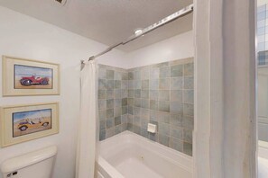 Shower, towels - Beautiful home close to the Atlantic w/shared pool, private washer/dryer, WiFi (Virginia Beach)